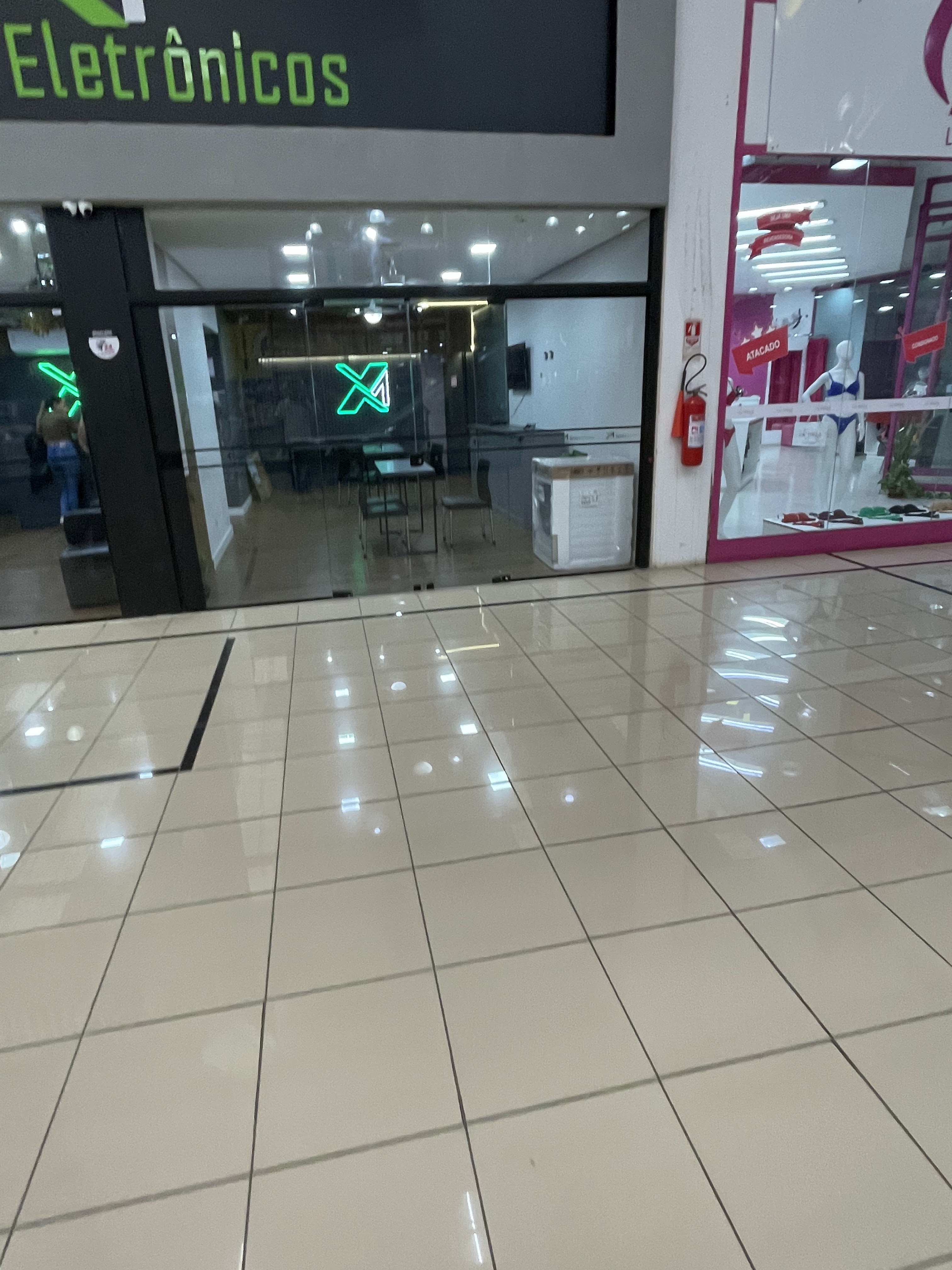 Entrada da X1 Games e Eletrônicos no Shopping Panorâmico, em Sorocaba